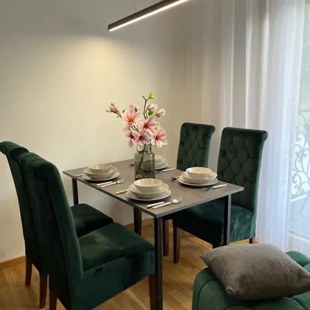 Golden Bird Wellness & Apartment *