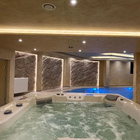 Golden Bird Wellness & Apartment *