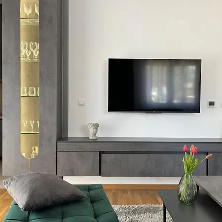 Apartment Golden Bird Wellness & *