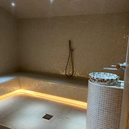 Golden Bird Wellness & شقة